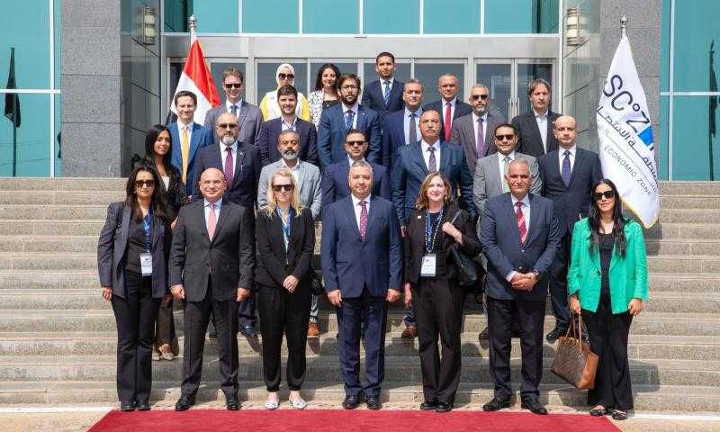 وفد شركات أمريكية يزور ميناء السخنة لاستكشاف فرص الاستثمار المشترك| صور