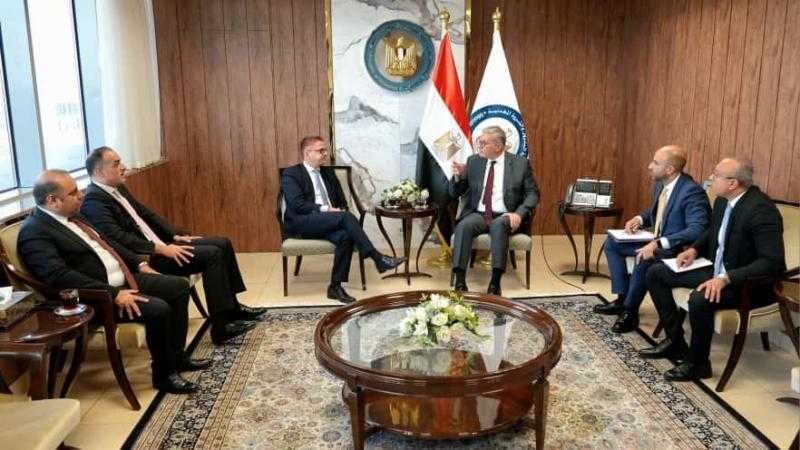 وزير البترول يبحث مع توتال إنرجيز تعزيز منظومة النقل الآمن للمنتجات البترولية