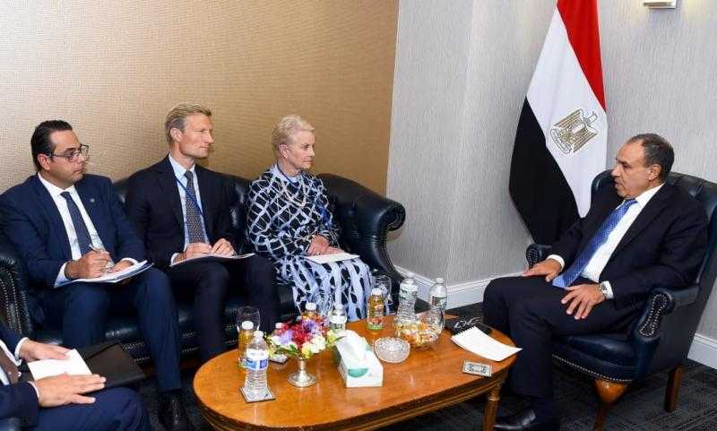 وزير الخارجية: نتطلع إلى التعاون مع برنامج الغذاء العالمي لبناء مركز لتخزين وتجارة الحبوب