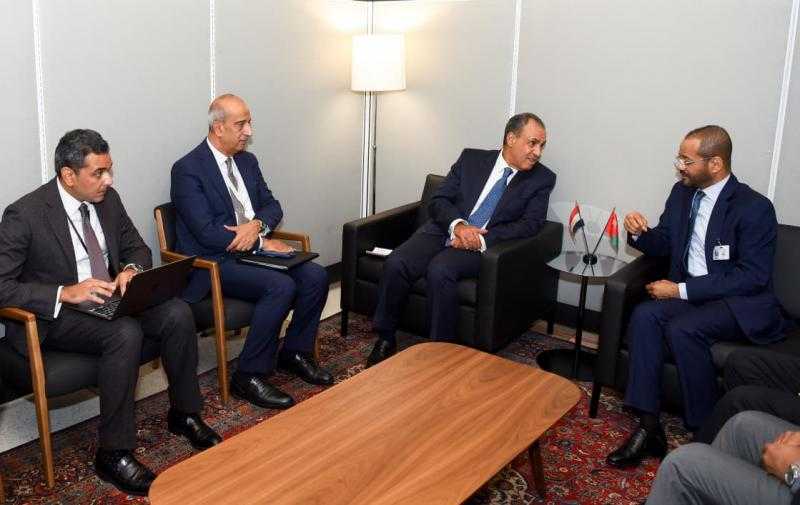 وزير الخارجية يؤكد على أهمية تفعيل مجلس الأعمال المشترك مع عمان