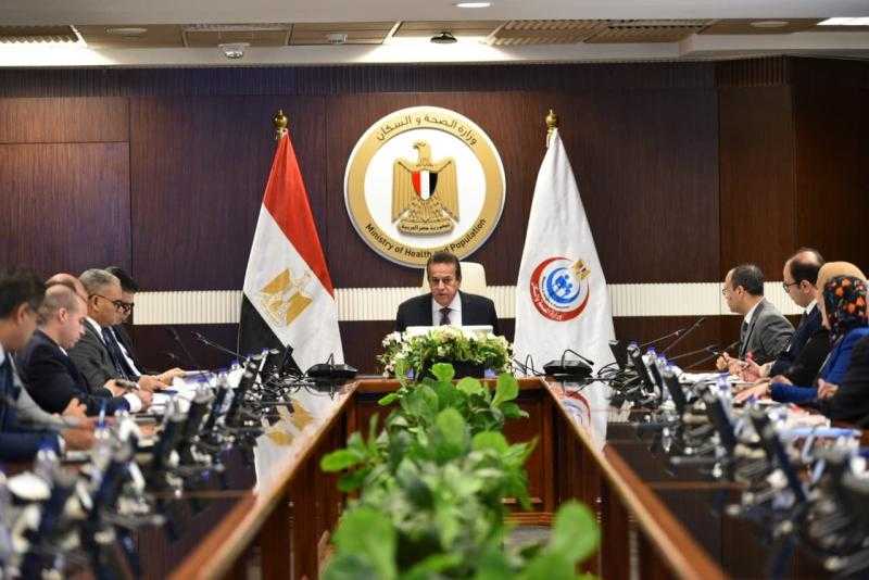 وزير الصحة يتابع توافر مخزون الأدوية والمستلزمات الطبية