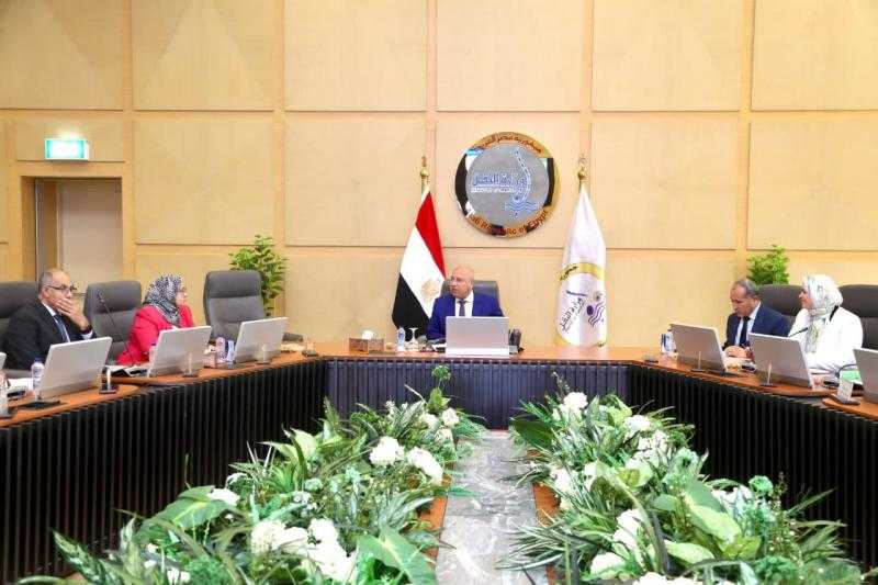 ”الوزير” يتابع الخطط المستقبلية لتطوير وتحديث البنية التحتية للنقل بكافة قطاعاته