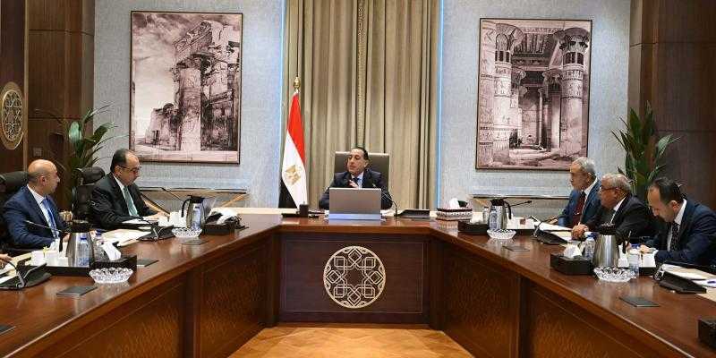 رئيس الوزراء: هناك توجهًا بعقد شراكات مع القطاع الخاص بقطاع الغزل والنسيج