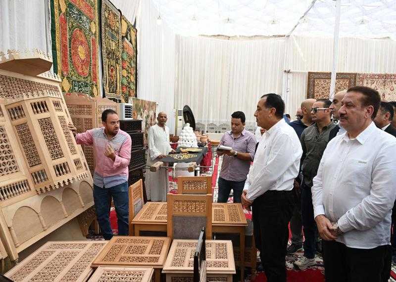 رئيس الوزراء: الدولة تحرص على تشجيع الصناعات والحرف اليدوية والتسويق لها
