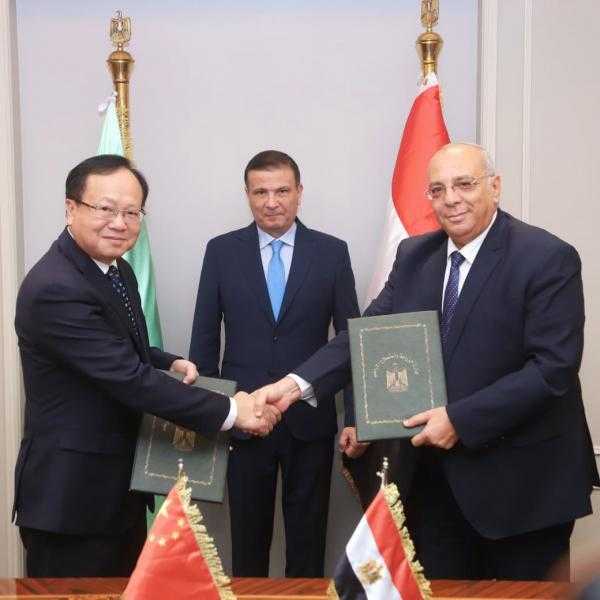 ”بحوث الصحراء” و”الأكاديمية الصينية للعلوم” يوقعان بروتوكول تعاون لتبادل الخبرات وتدريب الكوادر الإفريقية