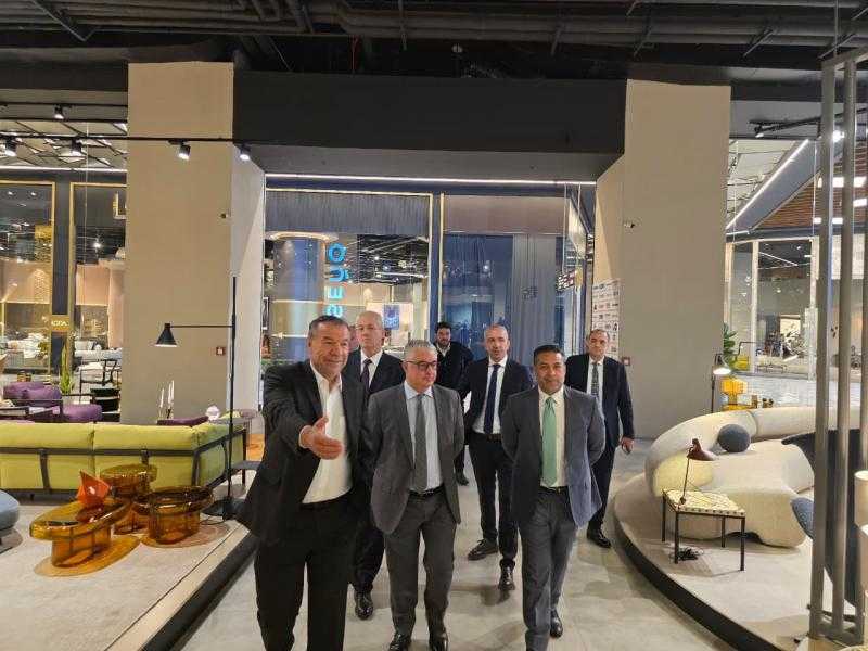 ”جمال الدين” يبحث فرص الاستثمار مع عدد من الشركات التركية بقطاعات المنسوجات والملابس الجاهزة والحافلات