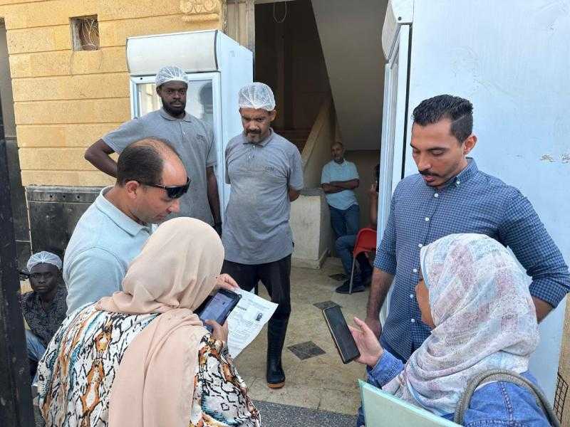 ”العمل” تُحرر 6185 محضرًا ضد منشآت تشغّل أجانب دون تراخيص