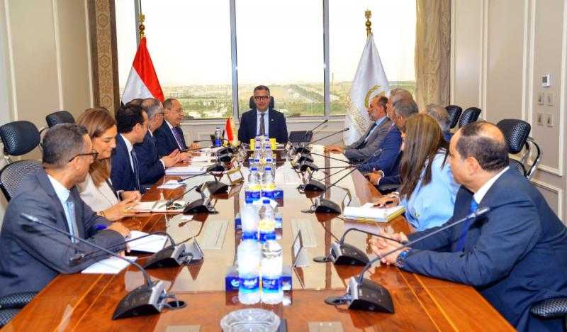 وزير التموين يبحث التعاون مع ”إي أند مصر” لاستخدام أنظمة الدفع الإلكتروني بمنافذ ”كاري أون”