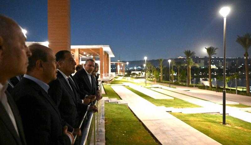 رئيس الوزراء يتفقد سير العمل بمشروع حدائق تلال الفسطاط