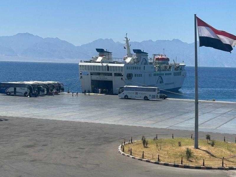تداول 19 ألف طن بضائع و995 شاحنة بمواني البحر الأحمر