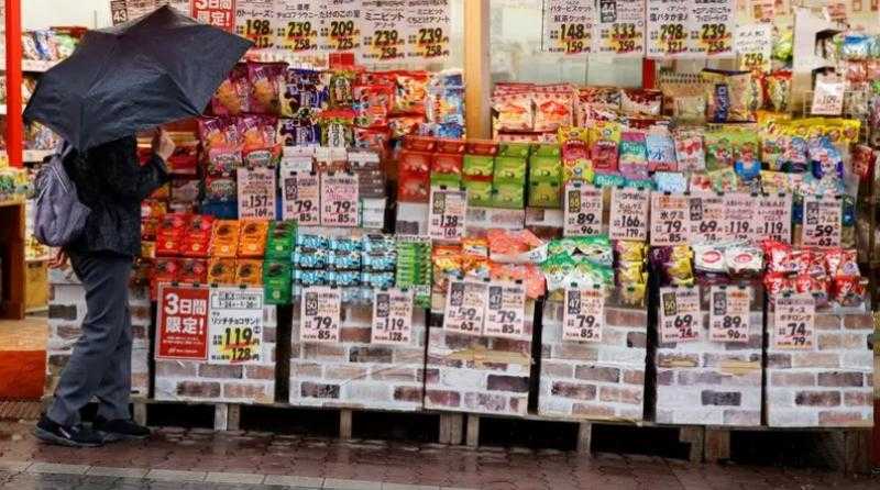 استطلاع: 83% من الأسر اليابانية تشعر بتداعيات ارتفاع الأسعار