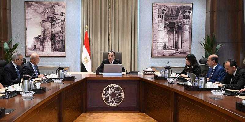 رئيس الوزراء يُوجه بتكثيف المُعدات والعمالة في مواقع مشروع ”الطريق الدائري” بالإسكندرية