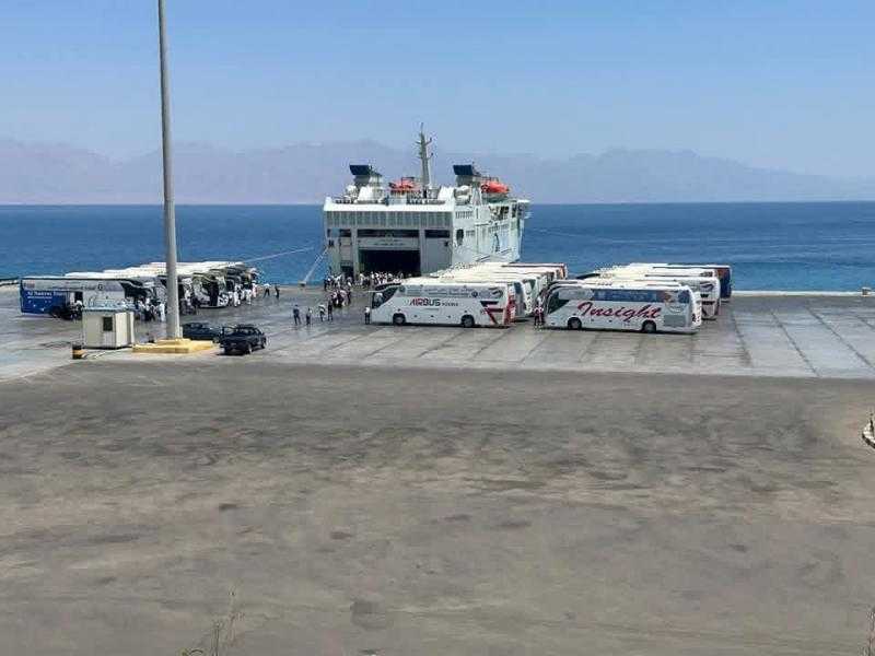 تداول 20 ألف طن بضائع و952 شاحنة بمواني البحر الأحمر