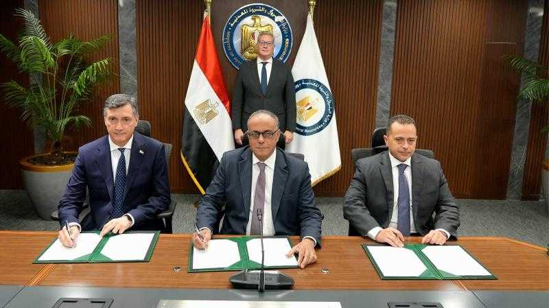 بالشراكة مع إيني وبي بي.. توقيع اتفاق تمديد عقد تنمية حقل ”بلطيم شرق”