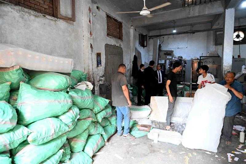 في ضربة جديدة.. ”حماية المستهلك” يستهدف مخازن لزيت الطعام مجهولة المصدر في الشرقية