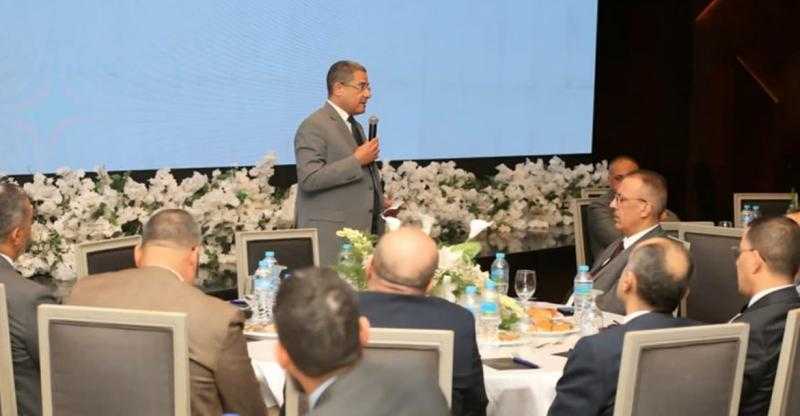 ”البترول” تجتمع مع 32 شركة لمناقشة خطط إنتاج الزيت الخام ومشتقاته