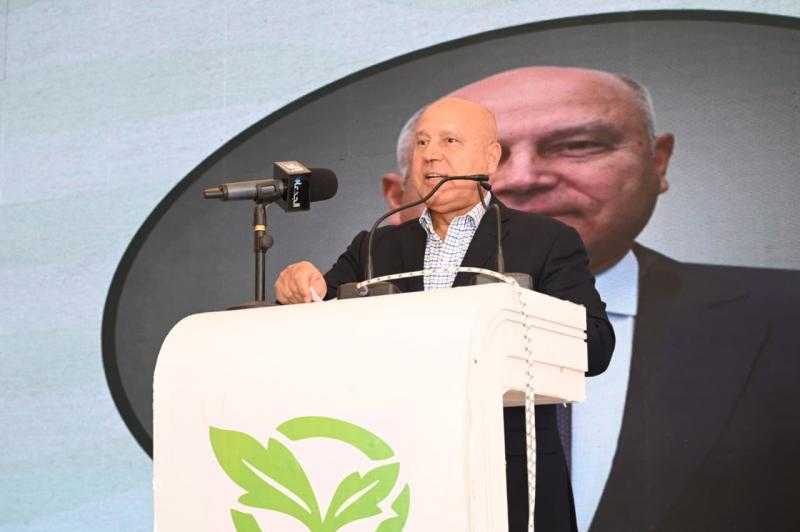 وزير الصناعة: نستهدف زيادة مساهمة القطاع الصناعي في الناتج القومي من 14% إلى 20% بحلول عام 2030