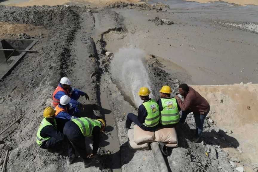للأغراض الزراعية.. ”بحوث الصحراء” يحفر بئرين جوفيين في الفرافرة| صور