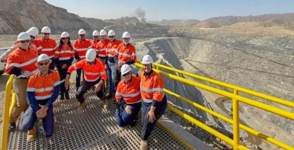 وفد شركات أسترالية يتفقد منجم السكري للذهب