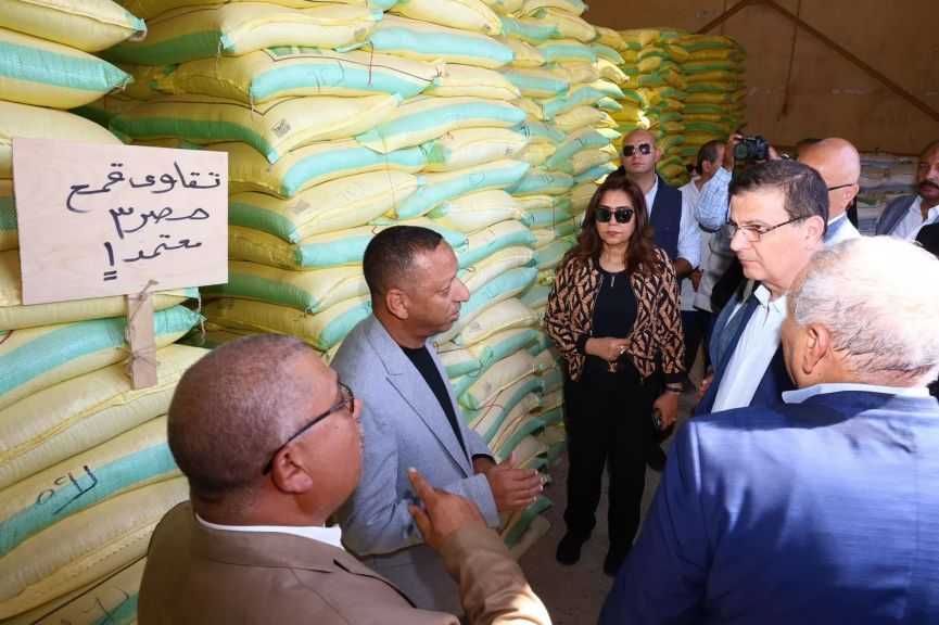 وزيرا الزراعة والتنمية المحلية يتفقدان محطة غربلة وإعداد التقاوي بالخارجة