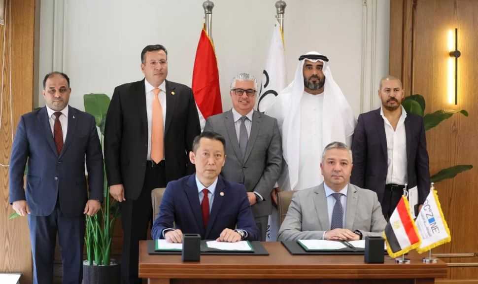 باستثمارات 3.5 مليارات دولار.. توقيع مذكرة تفاهم لإنشاء 3 مصانع لإنتاج المواسير والإطارات وأسلاك الألياف الضوئية