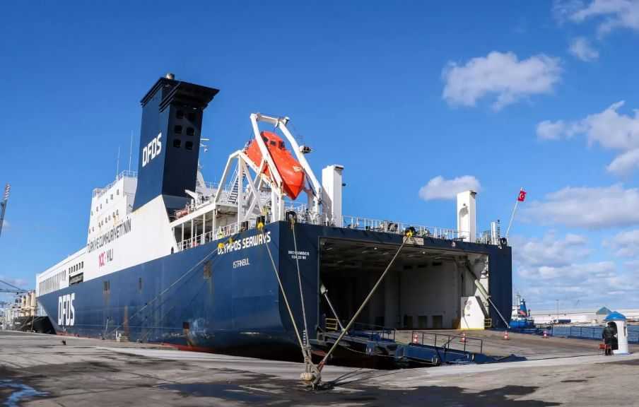 تضم قمح وذرة.. ميناء دمياط يستقبل 65967 طنًا من البضائع