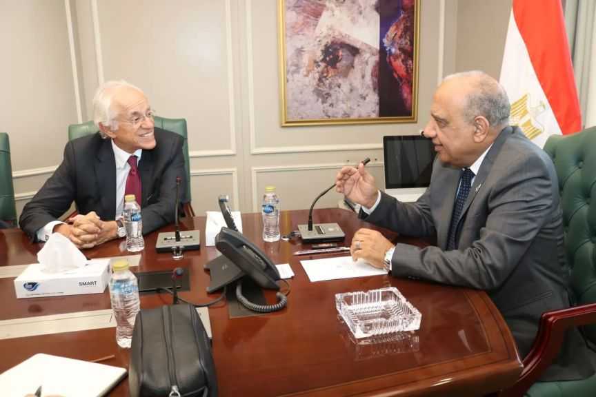 وزير الكهرباء يبحث مع رئيس «كوبولوزيس» مستجدات مشروع الربط الكهربائي المصري اليوناني