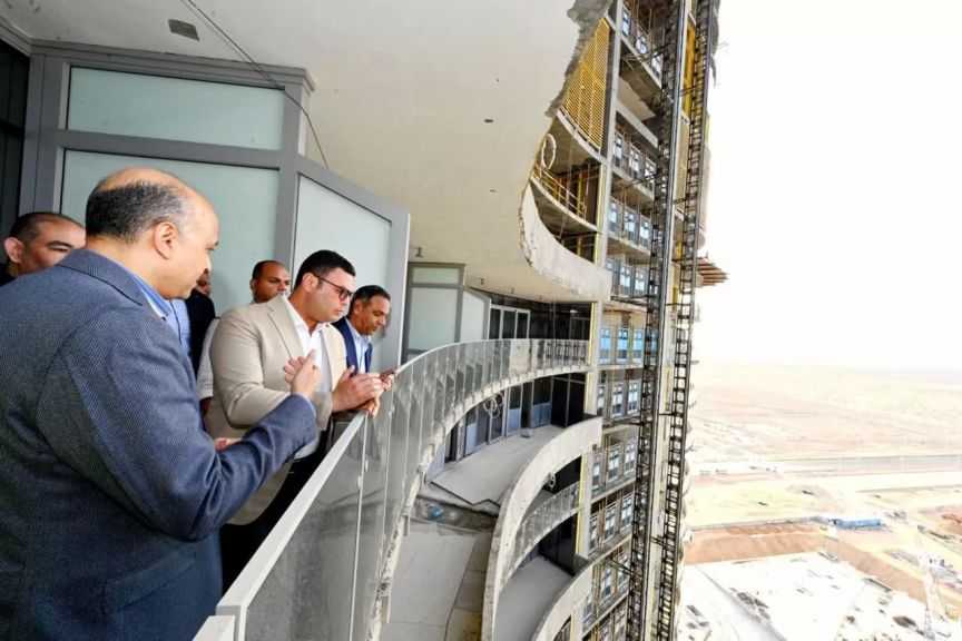 تنفذها شركة صينية.. ”الشربيني” يتابع تنفيذ أبراج الداون تاون في العلمين الجديدة