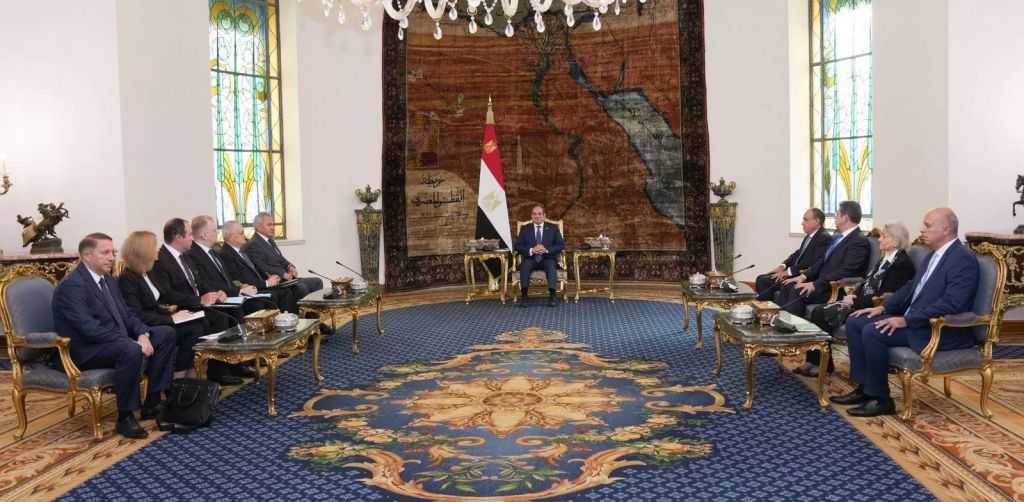 الرئيس السيسي يؤكد على ضرورة زيادة التبادل التجاري وتعزيز التعاون في قطاع السياحة مع روسيا