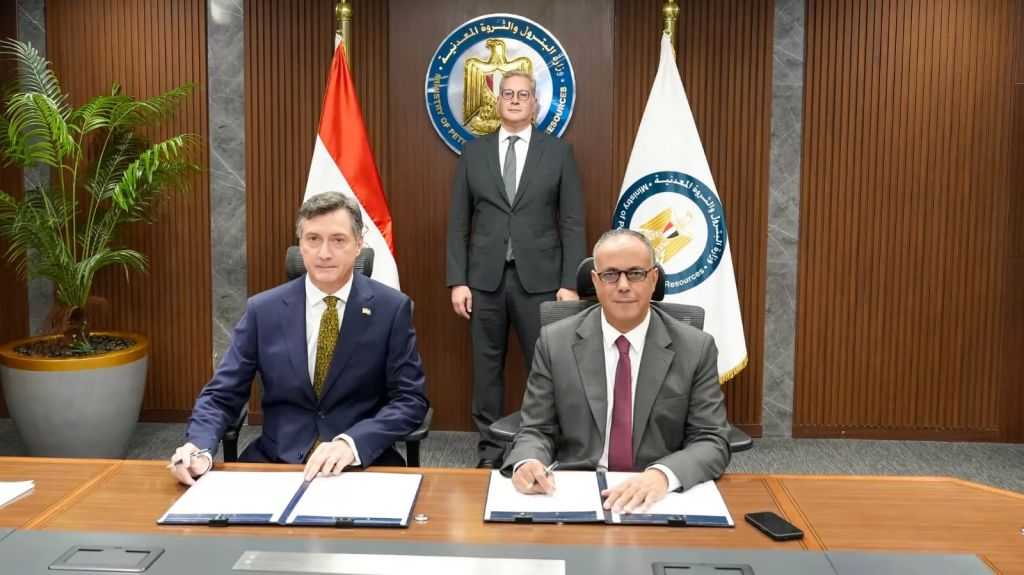 ”البترول” توقع اتفاقية مع إيني الإيطالية لمد التزام خليج السويس ودلتا النيل حتى عام 2040
