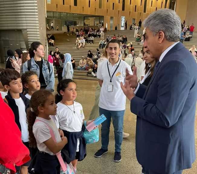 وزير السياحة يتابع حركة الزائرين ويطمئن على انتظام الزيارة بالمتحف المصري الكبير
