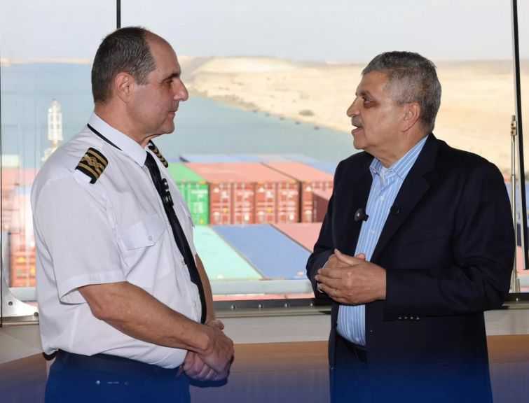 ”ربيع” يتفقد حركة الملاحة بقناة السويس من على متن سفينة حاويات عملاقة