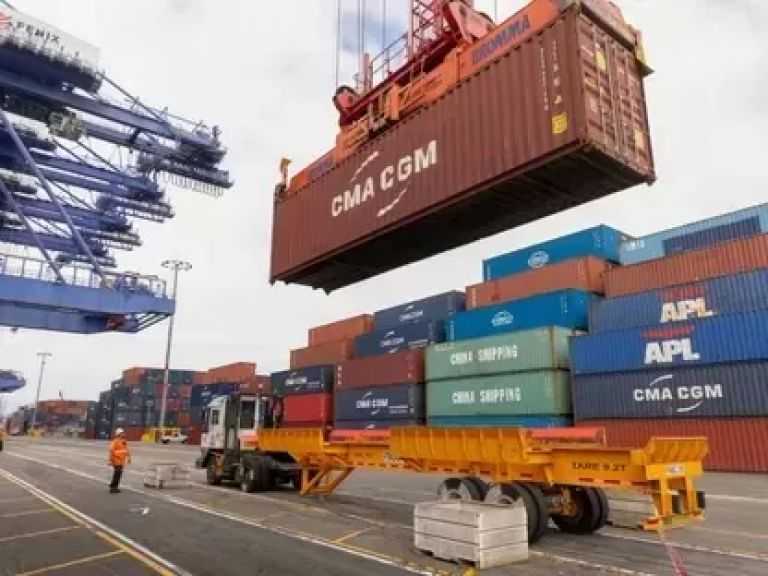 «السعودية المصرية» تبيع حصتها في «الإسكندرية للحاويات» لصالح «كاسبيان لوجستكس»