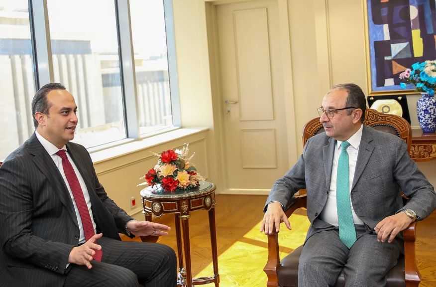 ”شيمي” يبحث التعاون مع ”التأمين الصحي” بقطاعات الدواء والمنسوجات