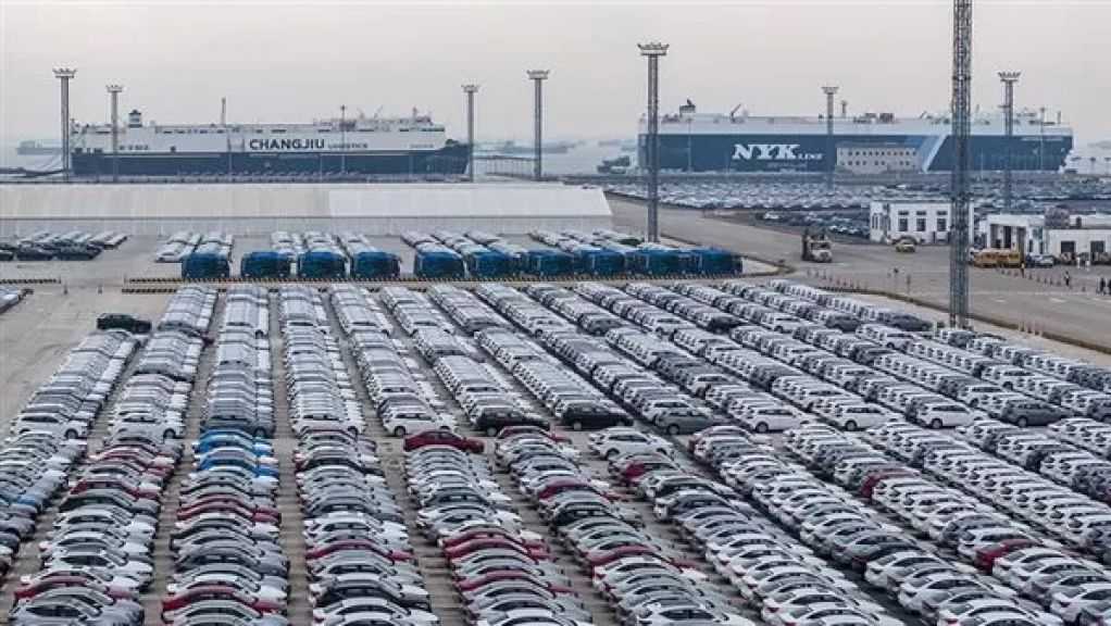 محطة دحرجة المركبات ”رورو” بميناء شرق بورسعيد تساهم في توطين صناعة السيارات| إنفوجراف