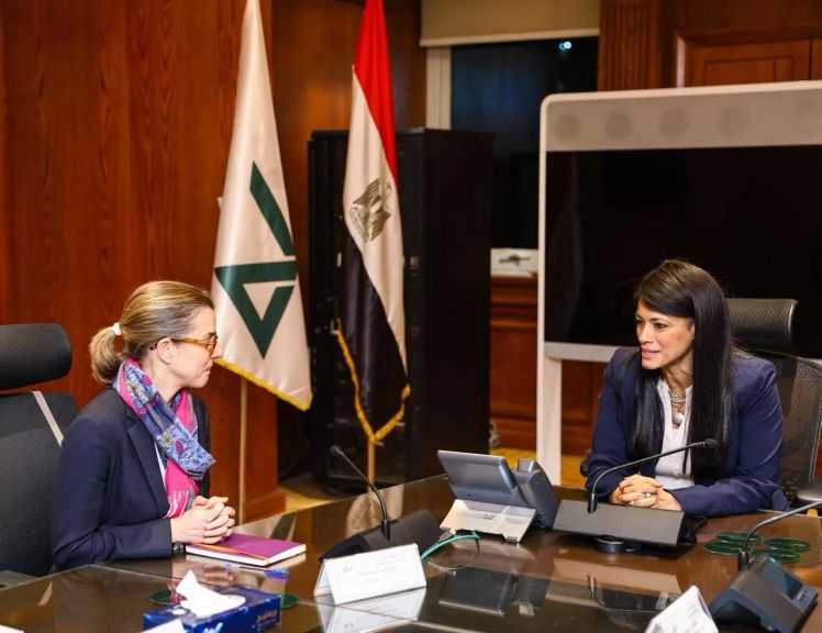 وزيرة التخطيط: مصر ملتزمة بتحسين مناخ الأعمال لجذب الاستثمارات الأجنبية