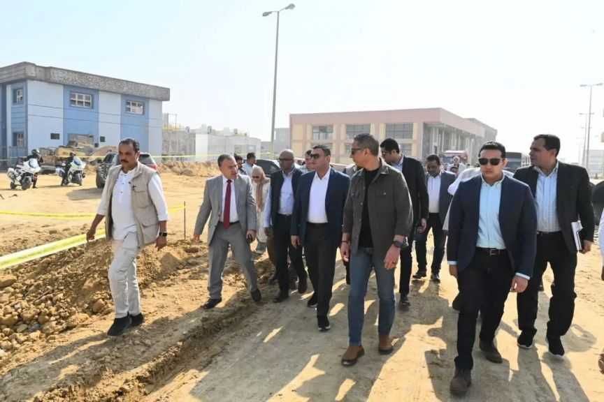 بتكلفة 1.5 مليار جنيه.. وزير الإسكان يتفقد مجمع محطات مياه الشرب بالعزب الجديدة