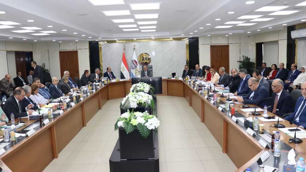 وزير قطاع الأعمال: نواصل تطوير شركات الأدوية لتلبية احتياجات السوق المحلية وتعزيز فرص التصدير