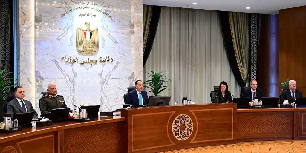 رئيس الوزراء يُوجه بضرورة العمل بسرعة على تفعيل وثائق وبروتوكولات التعاون الموقعة مع الجزائر