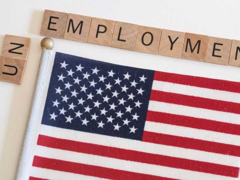 انخفاض طلبات إعانة البطالة الأمريكية على عكس المتوقع