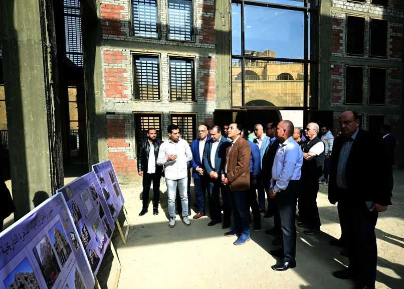 رئيس الوزراء يتفقد تطوير منطقة مسجد الحاكم بأمر الله ومشروعي بوتيك أوتيل الشوربجي والأرناؤوطي