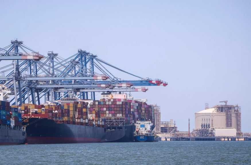 تضم قمح وفول صويا وحديد.. ميناء دمياط يستقبل 79773 طنًا من البضائع