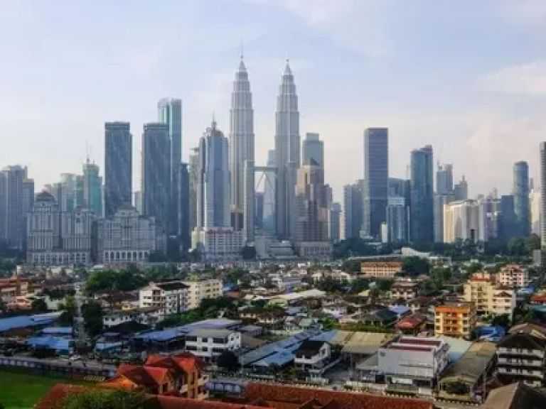 مركز طاقة مرتبط بملك ماليزيا يستهدف جذب استثمارات بقيمة 35 مليار دولار