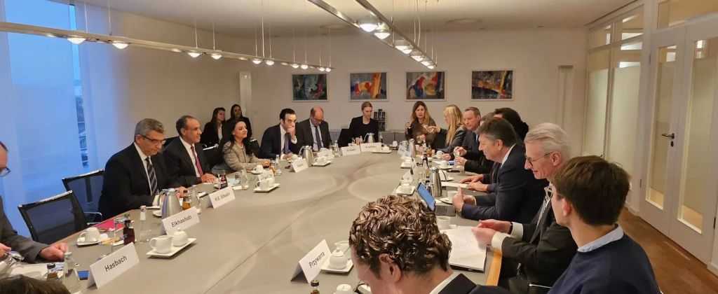 وزير الخارجية يستعرض جهود تحسين بيئة الاستثمار خلال منتدى أعمال بحضور كبرى الشركات الألمانية