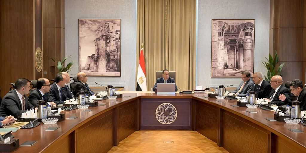 رئيس الوزراء يُتابع جهود تذليل العقبات أمام المستثمرين وتقديم التسهيلات اللازمة
