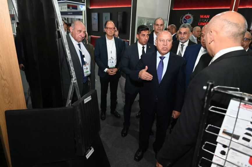 بمشاركة 12 شركة.. الوزير يتفقد جناح اتحاد الصناعات بمعرض ”إيديكس 2025”| صور