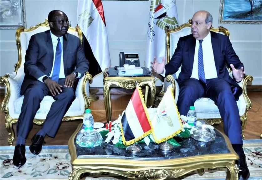 وزير الطيران المدني يُناقش مع ”التمويل الدولية” طرح مطار الغردقة الدولي أمام القطاع الخاص