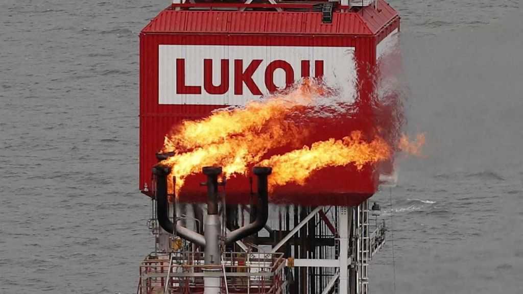 أوكرانيا تستهدف منصة نفط روسية في بحر قزوين للمرة الأولى