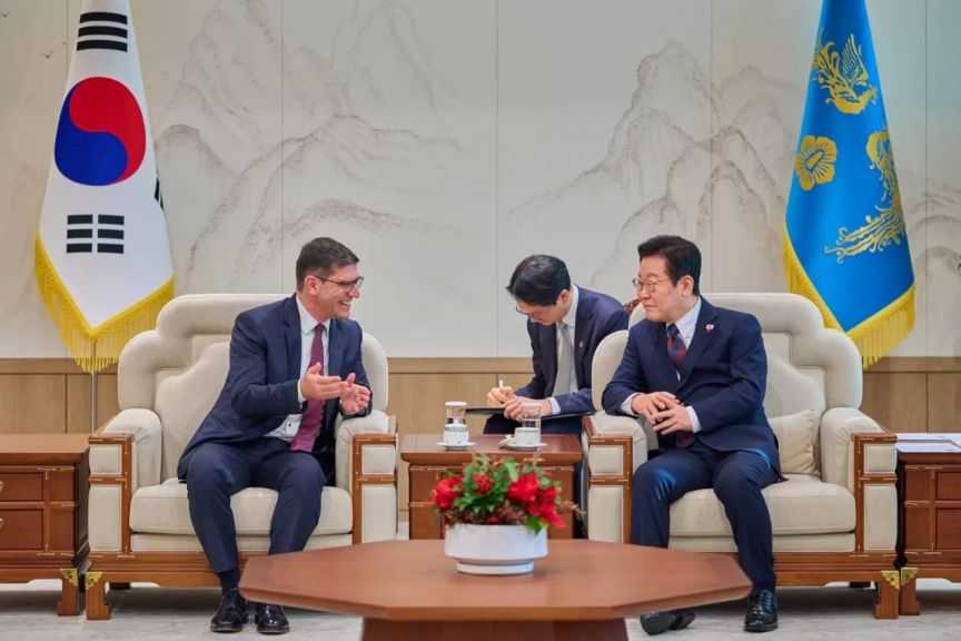 سفير القاهرة يؤكد على أهمية تشجيع الشركات الكورية على زيادة استثماراتها في مصر