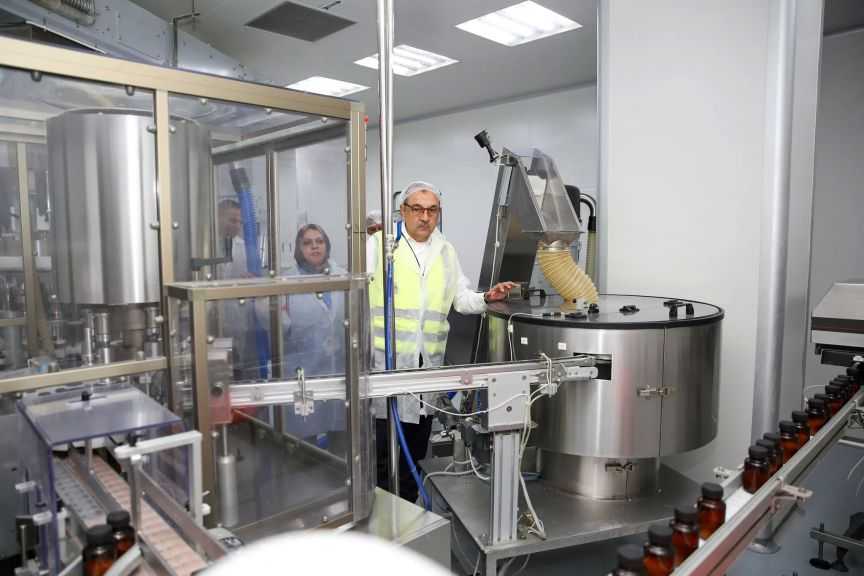 وزير قطاع الأعمال العام: توفير أدوية بجودة عالية وبأسعار مناسبة يُعد هدفًا أساسيًا